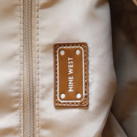 Nine West Dome. Bag, black and taupe, NWT, crossbody strap removable and handles - Picture 8 of 13